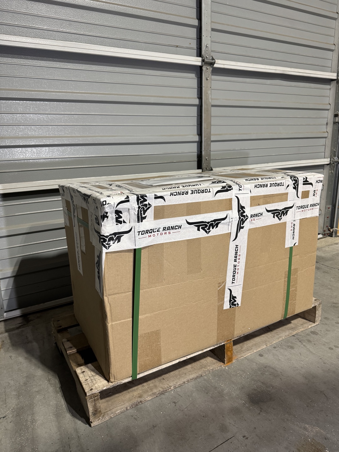 Fertiger Palettenkarton; das zusätzliche kleine Paket ist nicht abgebildet